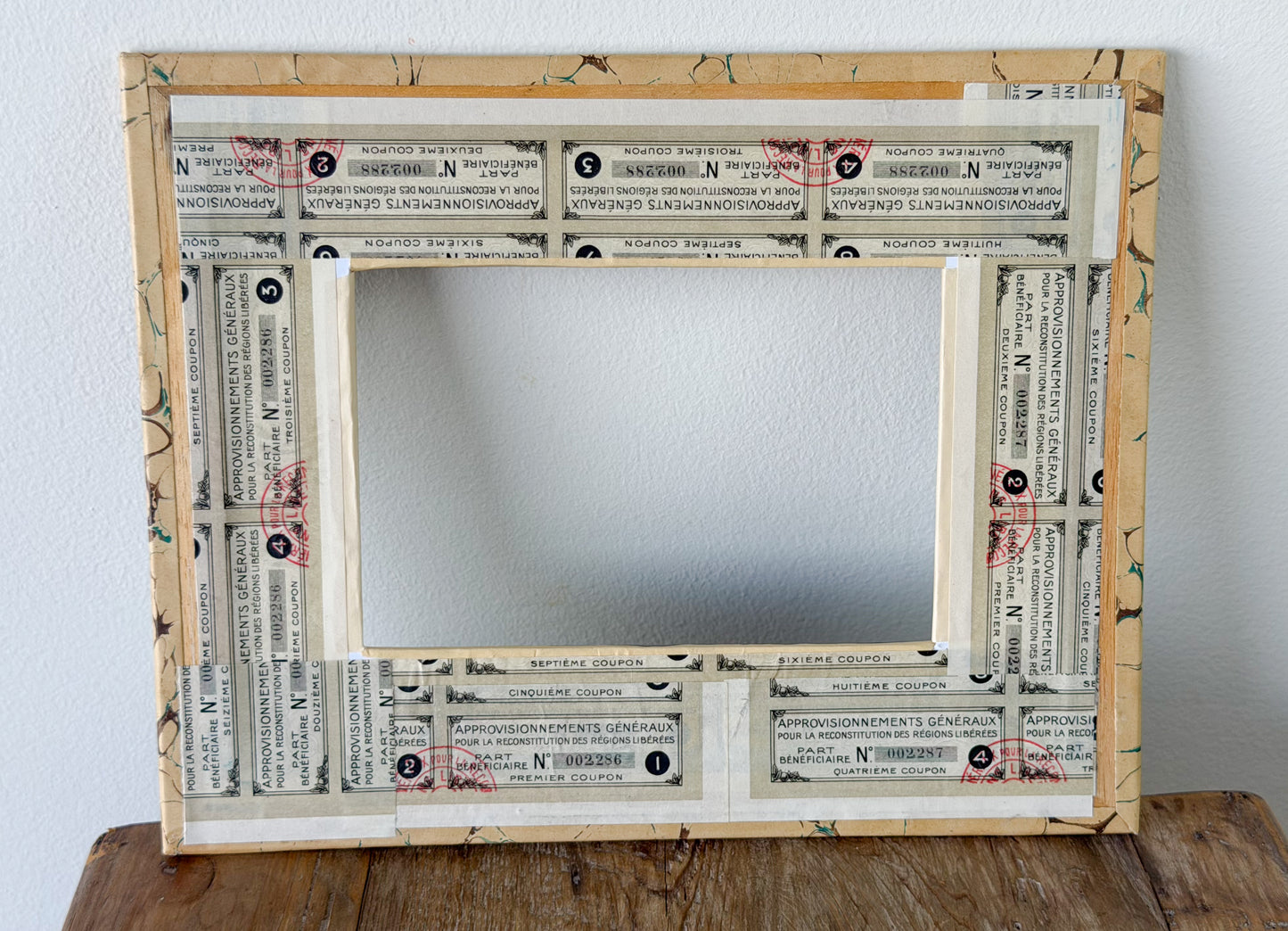 French Découpage Frame | Marbled Exterior/Round Medallions