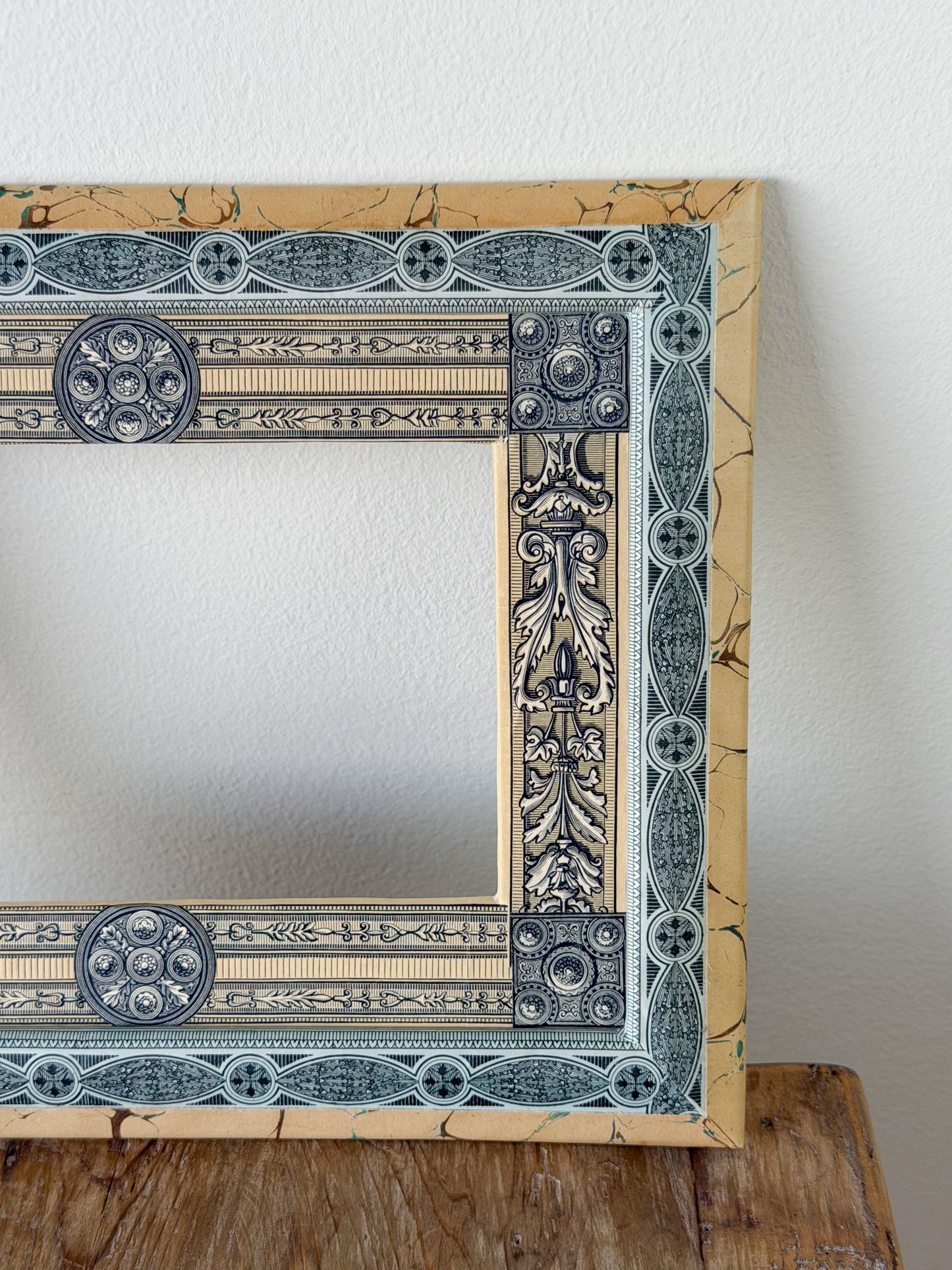 French Découpage Frame | Marbled Exterior/Round Medallions