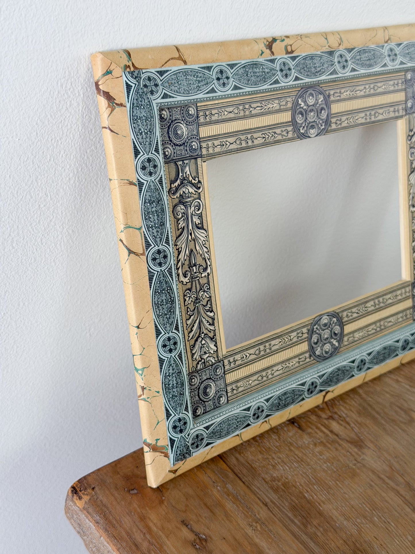 French Découpage Frame | Marbled Exterior/Round Medallions