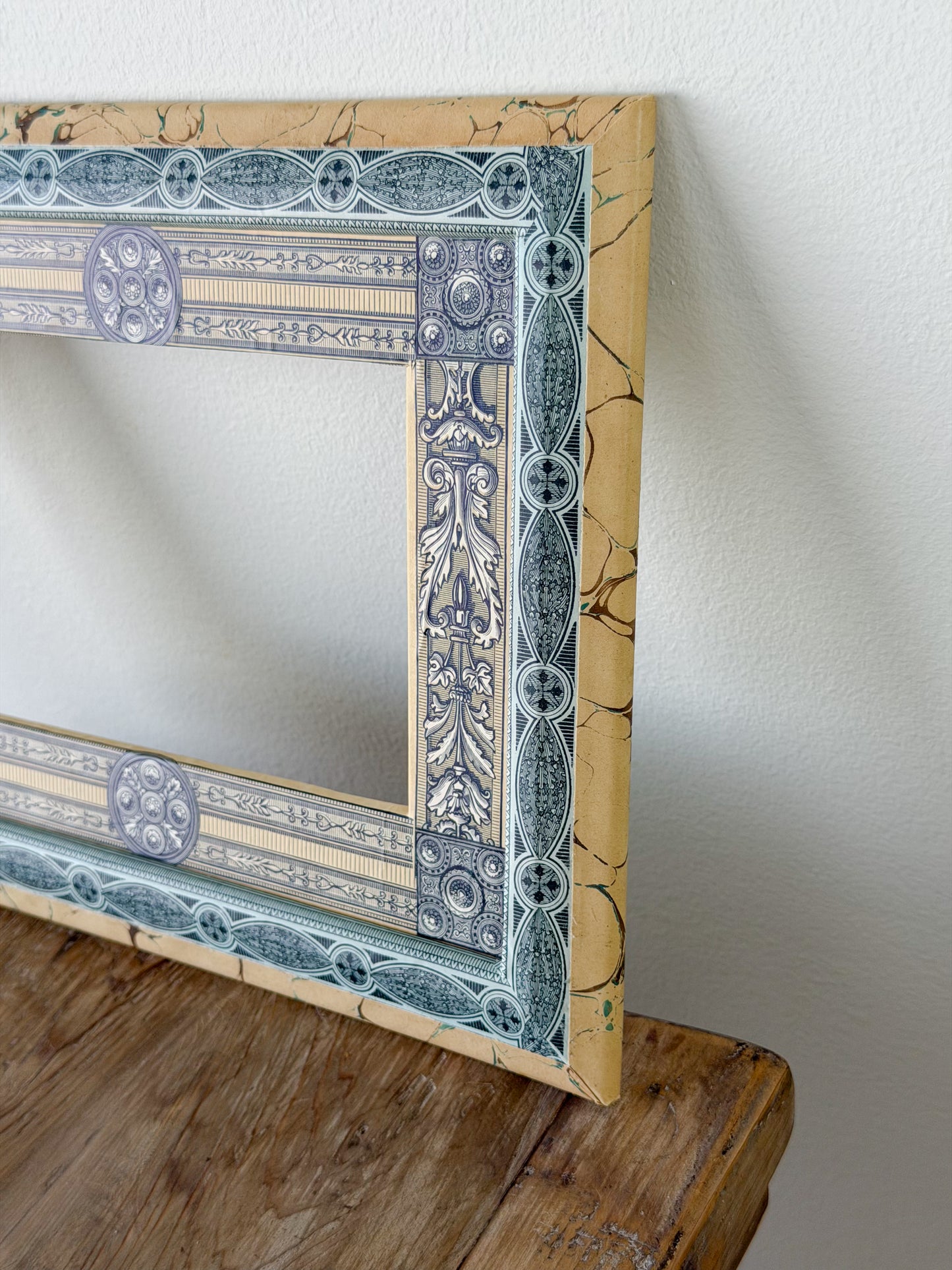 French Découpage Frame | Marbled Exterior/Round Medallions