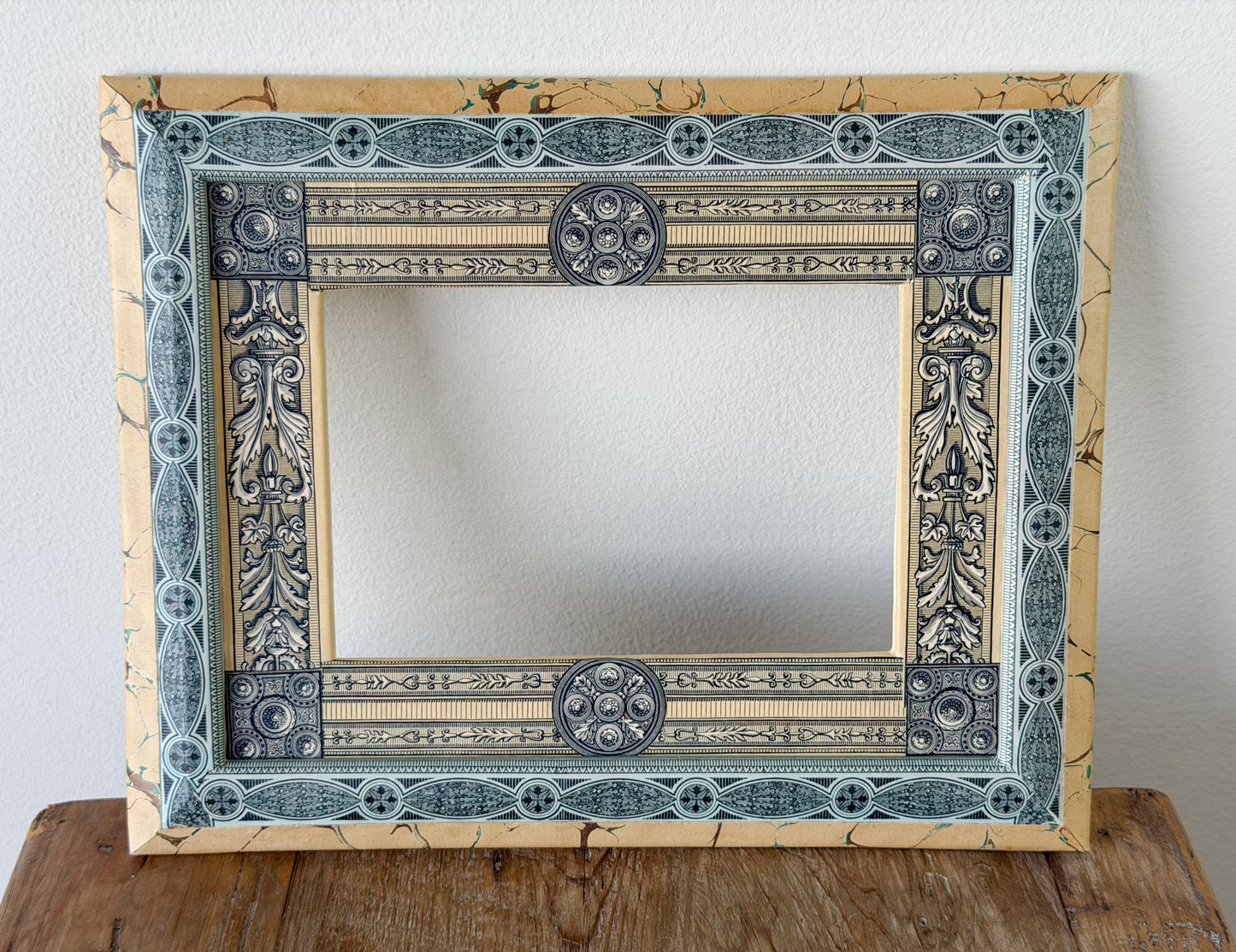 French Découpage Frame | Marbled Exterior/Round Medallions